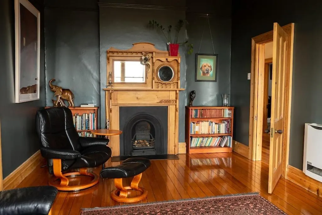 Holiday home Hill House Hobart - Charming Home, Stunning Views Close To City