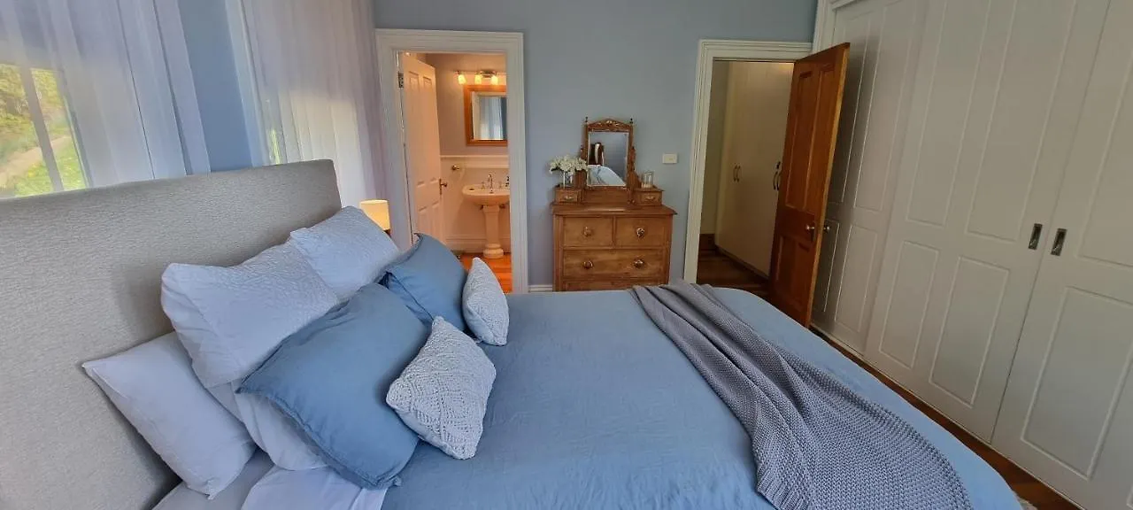 Hill House Hobart - Charming Home, Stunning Views Close To City Holiday home