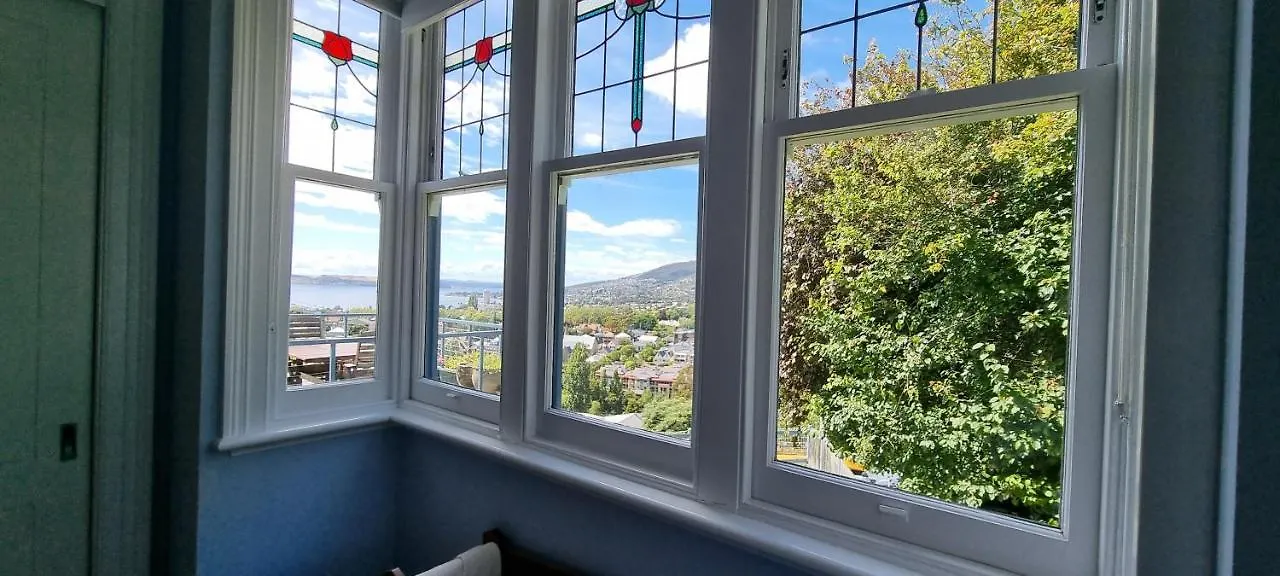 Holiday home Hill House Hobart - Charming Home, Stunning Views Close To City