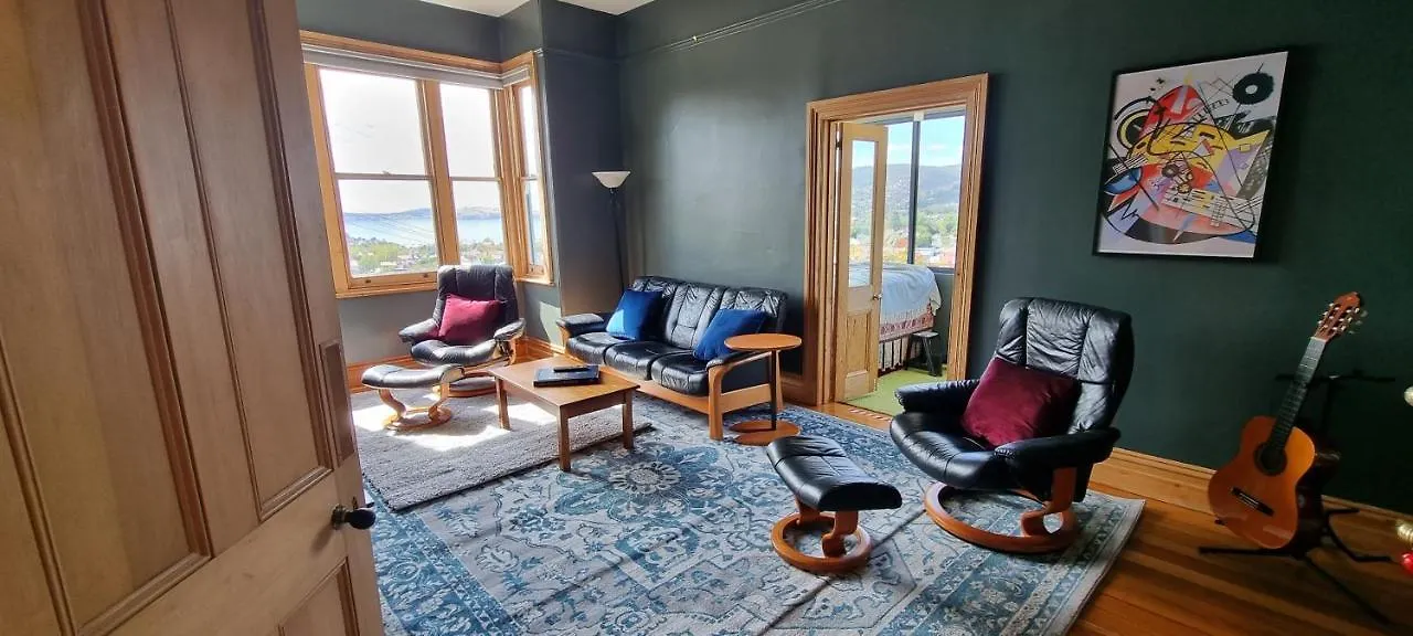 Hill House Hobart - Charming Home, Stunning Views Close To City Holiday home