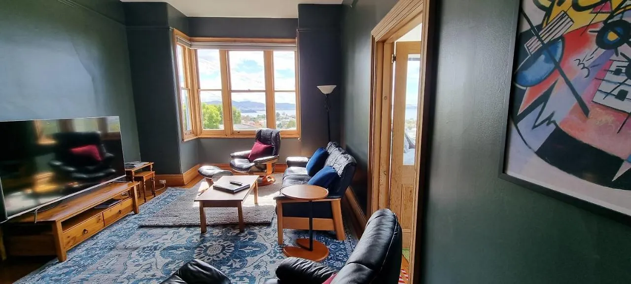 Hill House Hobart - Charming Home, Stunning Views Close To City